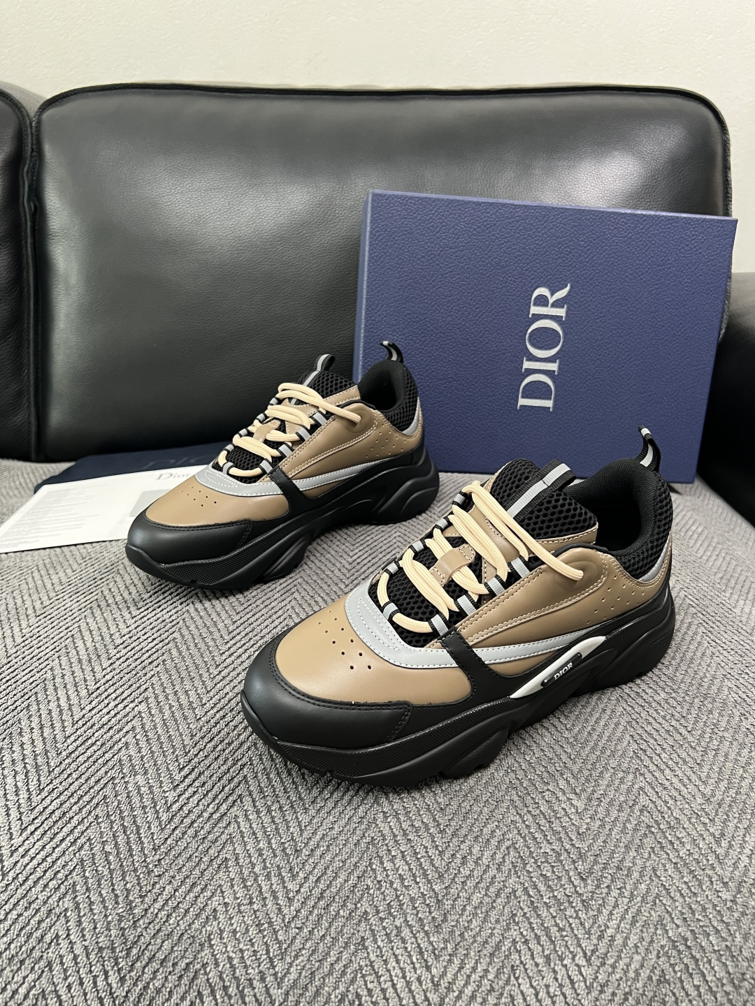 Dior 顶级工艺品 迪奥  专柜同步 原厂配置，意大利进口原版牛皮面料，透气舒适进口水染牛里垫，鞋底：原厂特供原版底超