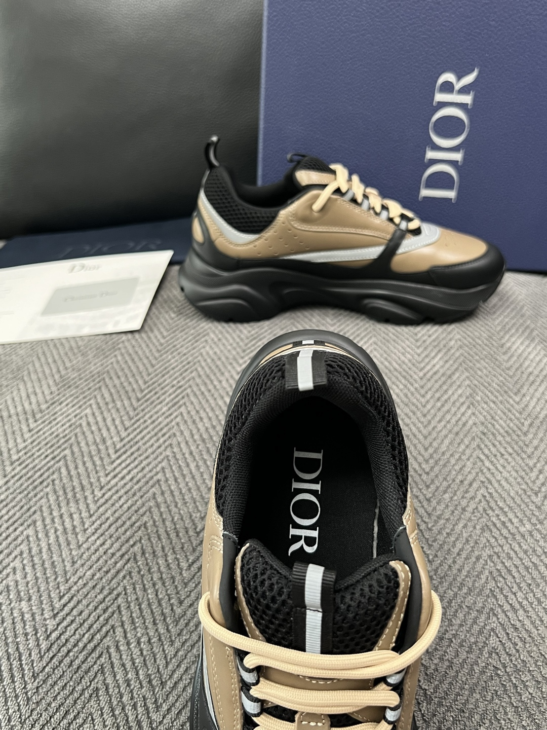 Dior 顶级工艺品 迪奥  专柜同步 原厂配置，意大利进口原版牛皮面料，透气舒适进口水染牛里垫，鞋底：原厂特供原版底超