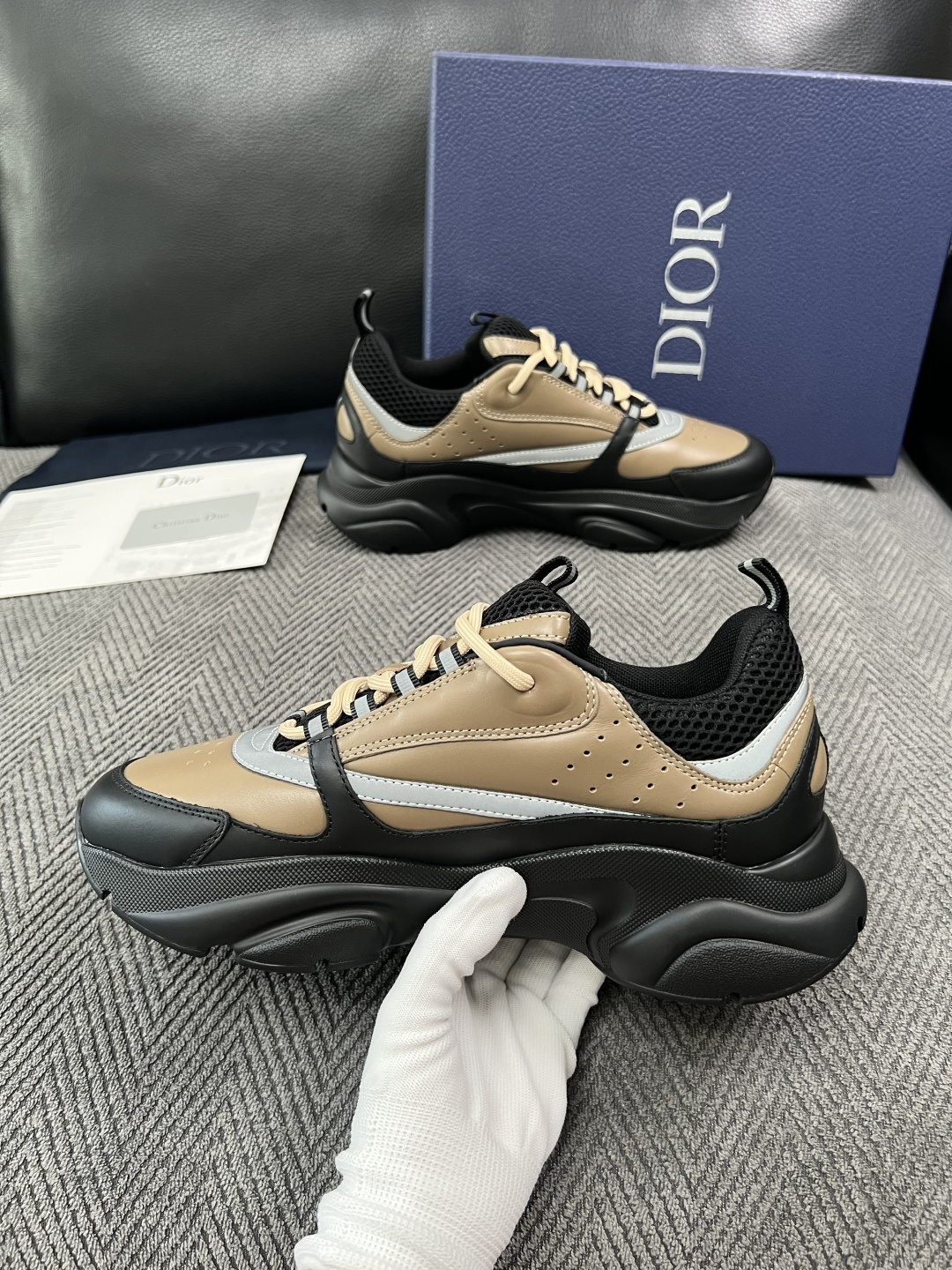 Dior 顶级工艺品 迪奥  专柜同步 原厂配置，意大利进口原版牛皮面料，透气舒适进口水染牛里垫，鞋底：原厂特供原版底超