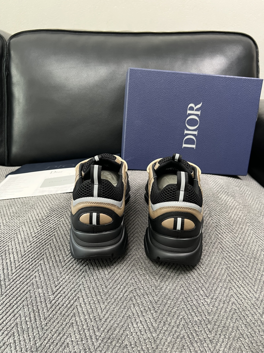 Dior 顶级工艺品 迪奥  专柜同步 原厂配置，意大利进口原版牛皮面料，透气舒适进口水染牛里垫，鞋底：原厂特供原版底超