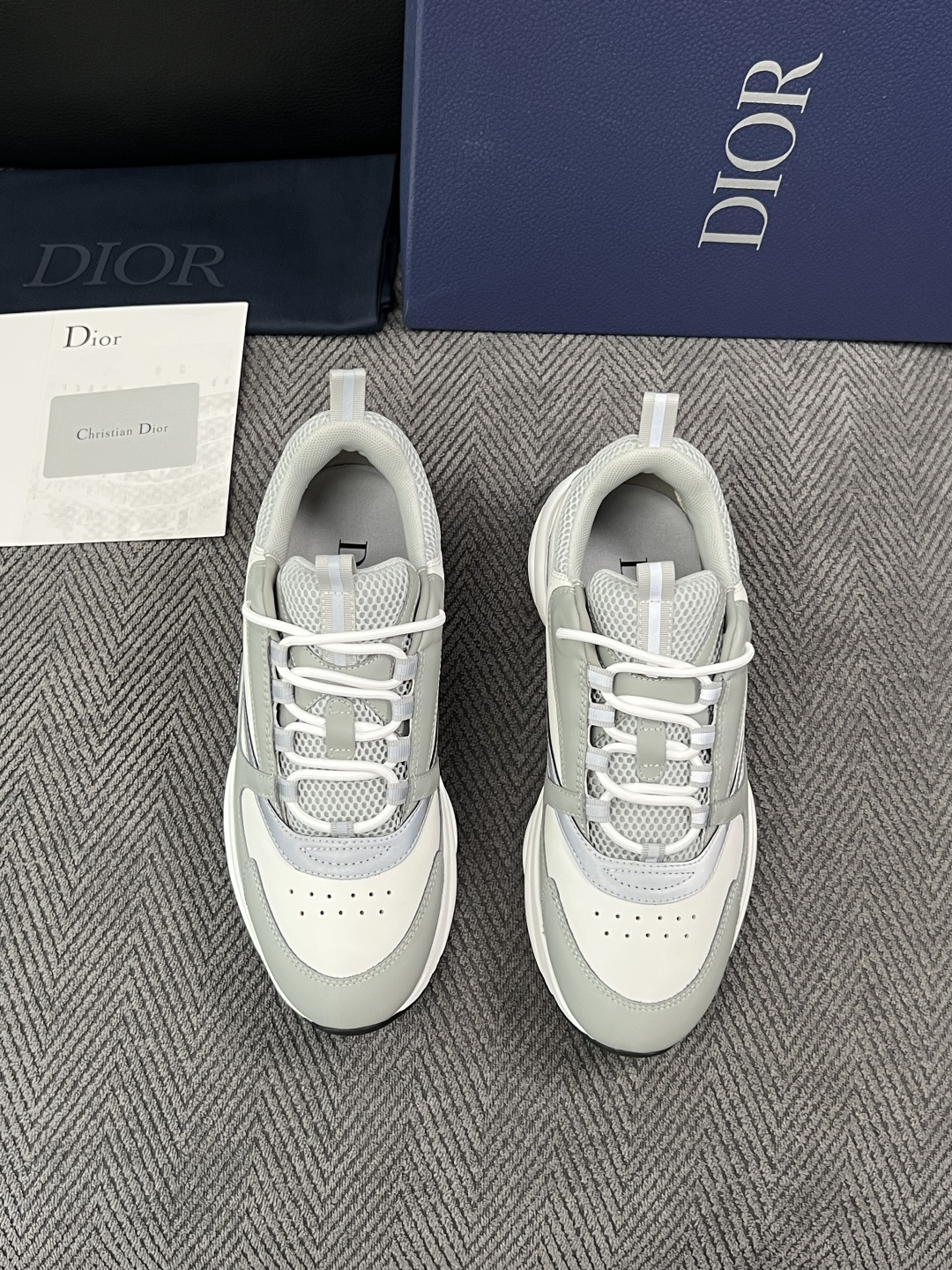 Dior 顶级工艺品 迪奥  专柜同步 原厂配置，意大利进口原版牛皮面料，透气舒适进口水染牛里垫，鞋底：原厂特供原版底超