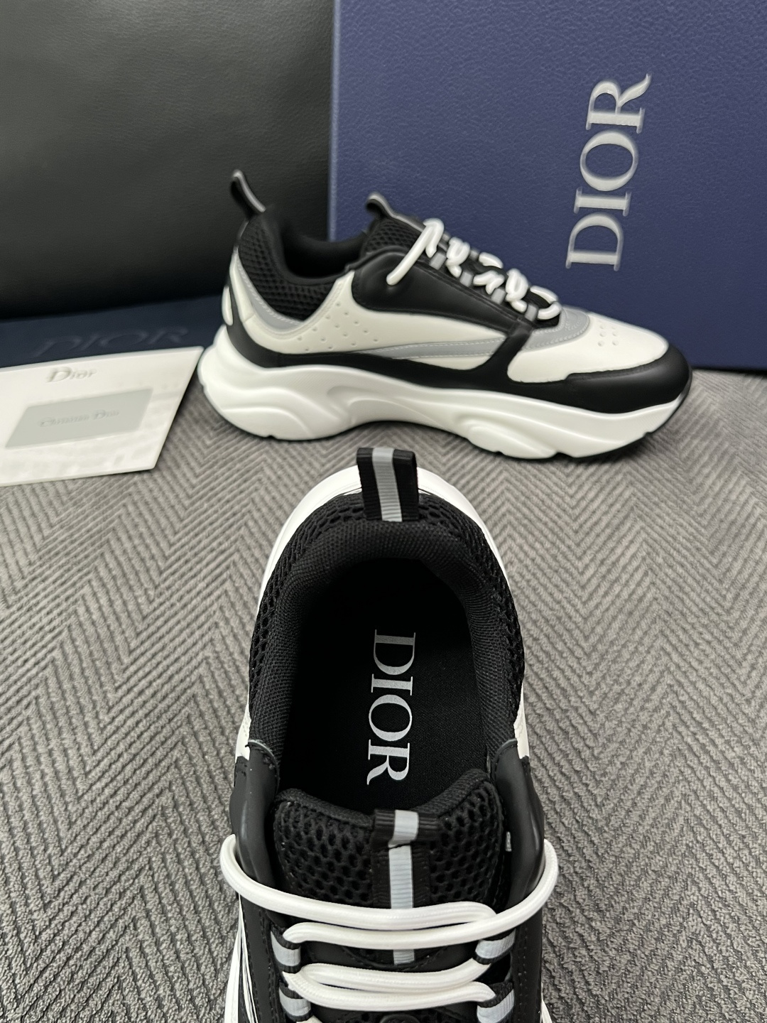 Dior 顶级工艺品 迪奥  专柜同步 原厂配置，意大利进口原版牛皮面料，透气舒适进口水染牛里垫，鞋底：原厂特供原版底超