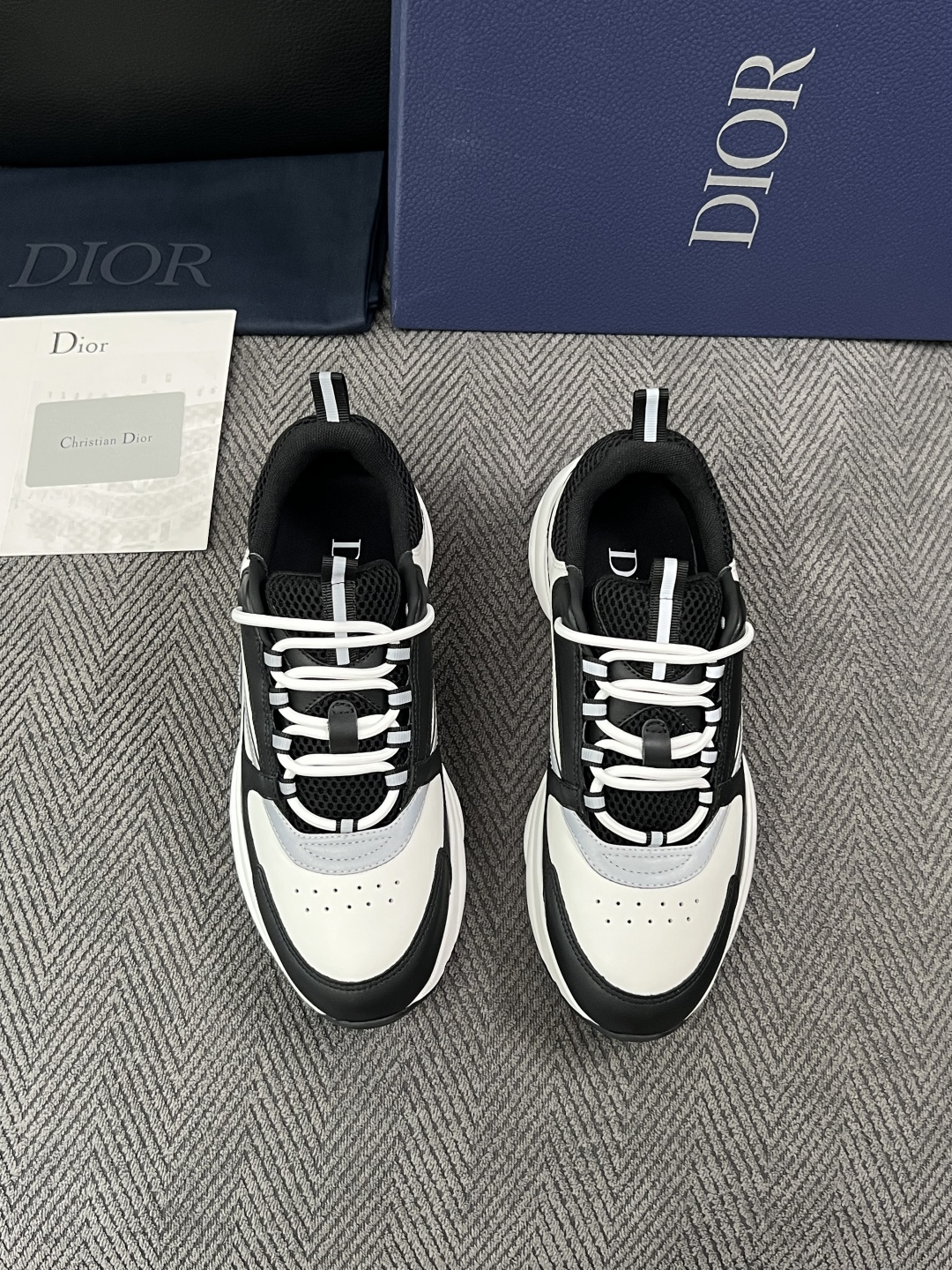 Dior 顶级工艺品 迪奥  专柜同步 原厂配置，意大利进口原版牛皮面料，透气舒适进口水染牛里垫，鞋底：原厂特供原版底超