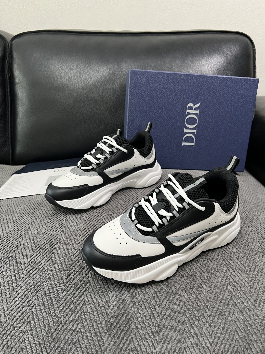 Dior 顶级工艺品 迪奥  专柜同步 原厂配置，意大利进口原版牛皮面料，透气舒适进口水染牛里垫，鞋底：原厂特供原版底超