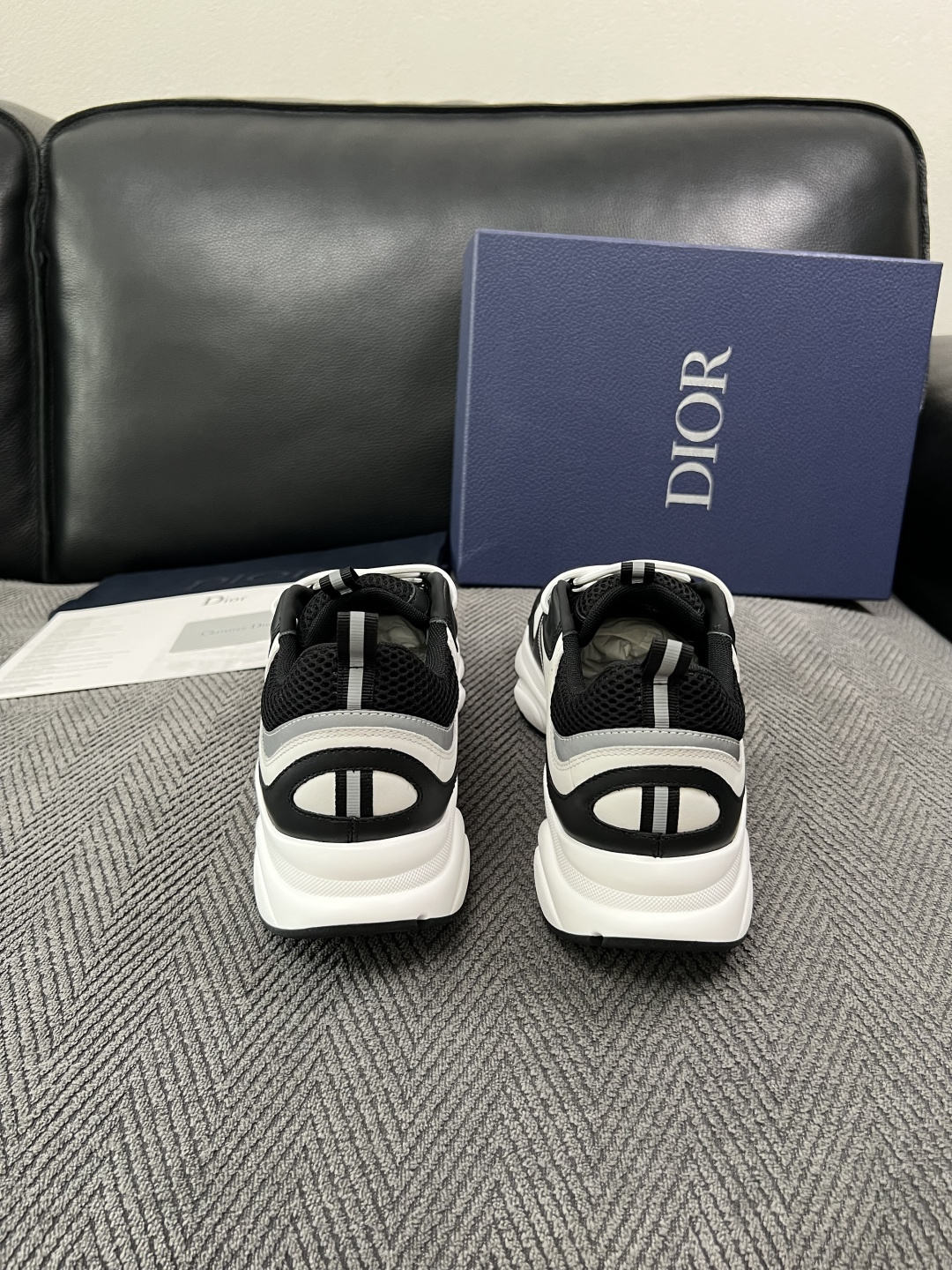 Dior 顶级工艺品 迪奥  专柜同步 原厂配置，意大利进口原版牛皮面料，透气舒适进口水染牛里垫，鞋底：原厂特供原版底超