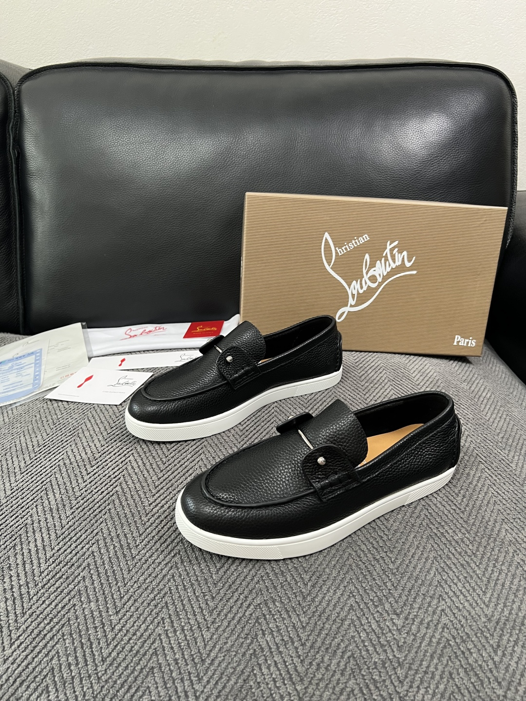 christian louboutin  高品质  顶级工艺品  CL红底  专柜同步原厂配置，意大利进口牛皮面料，进口