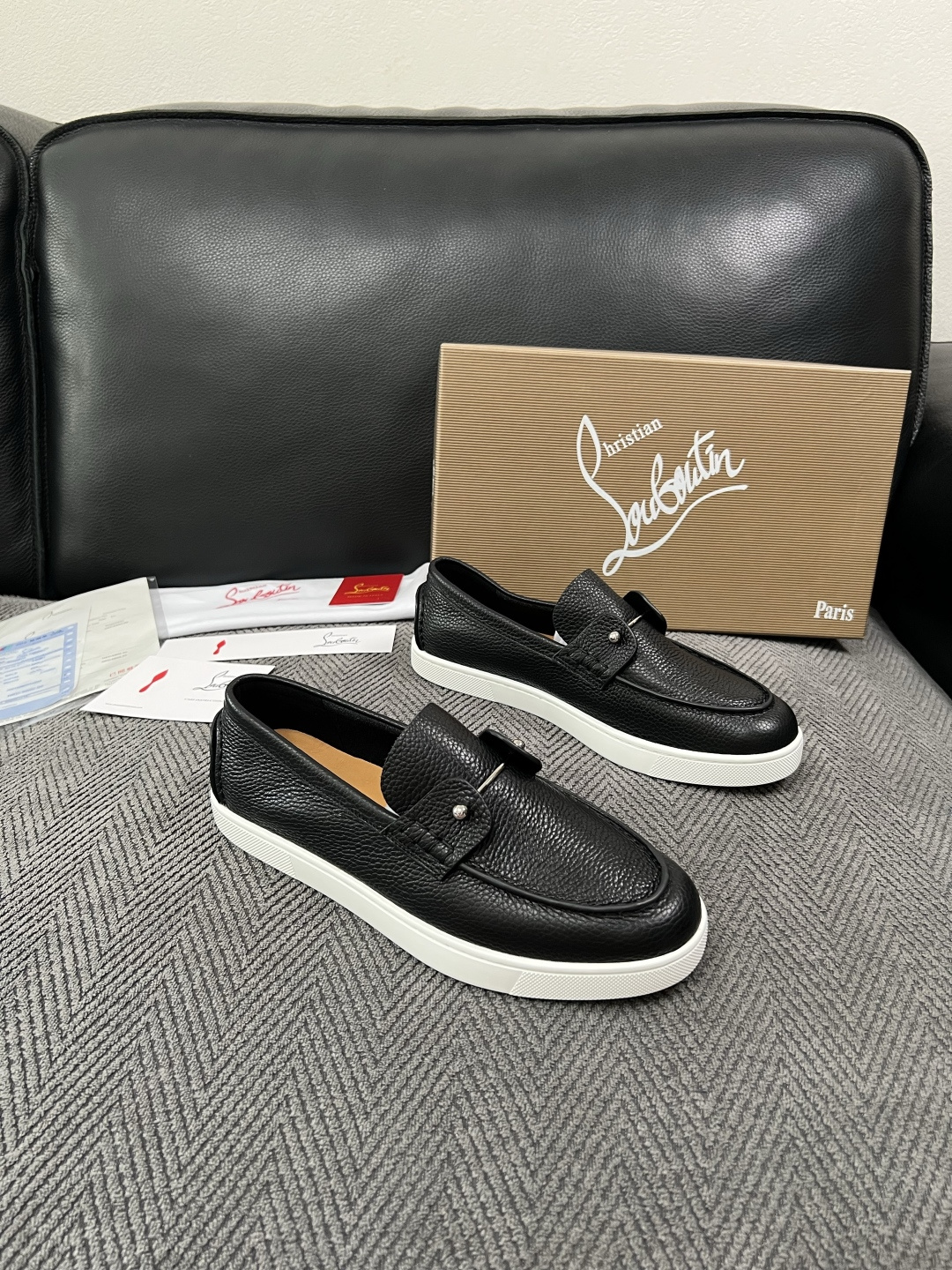 christian louboutin  高品质  顶级工艺品  CL红底  专柜同步原厂配置，意大利进口牛皮面料，进口