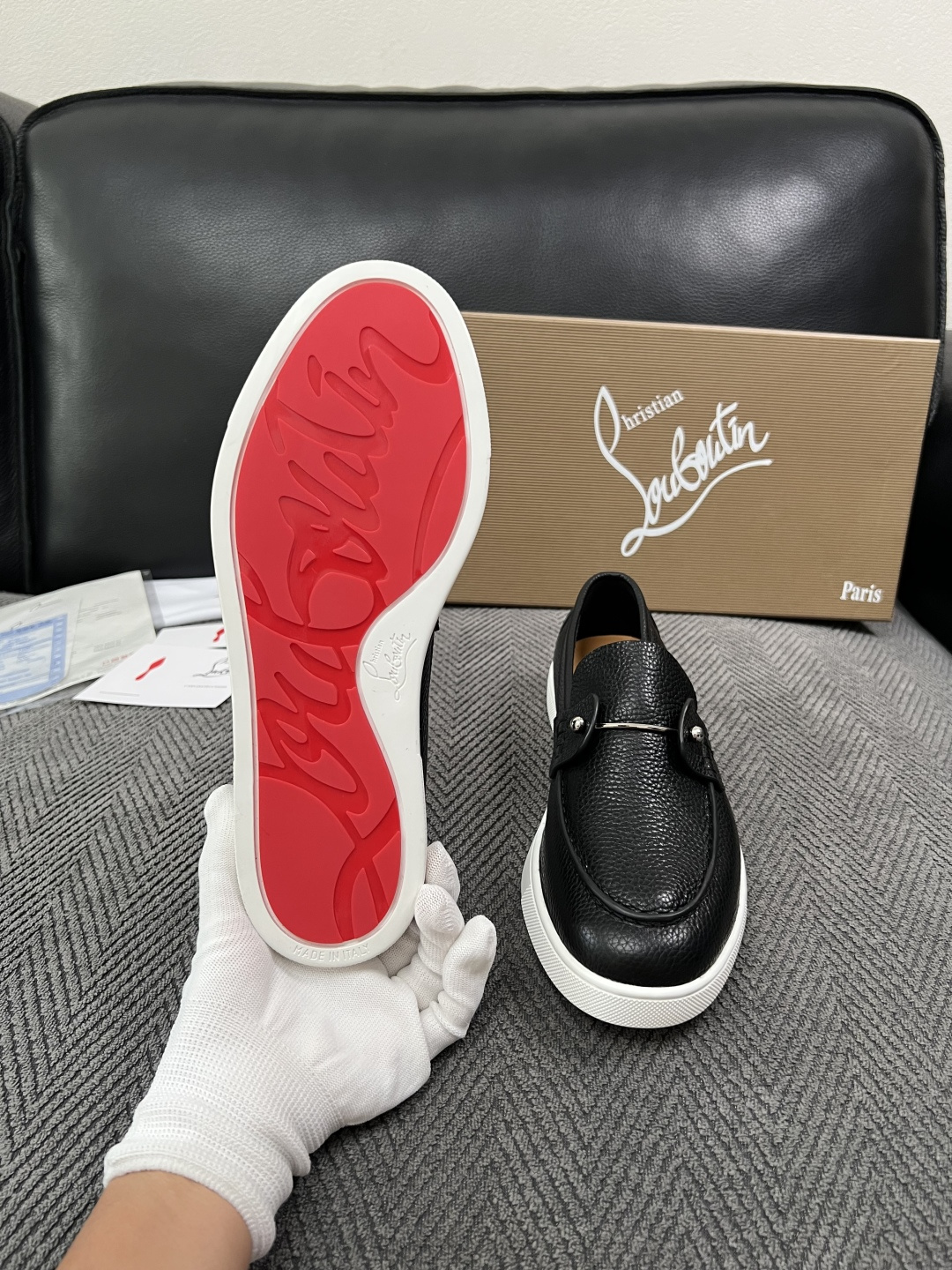 christian louboutin  高品质  顶级工艺品  CL红底  专柜同步原厂配置，意大利进口牛皮面料，进口