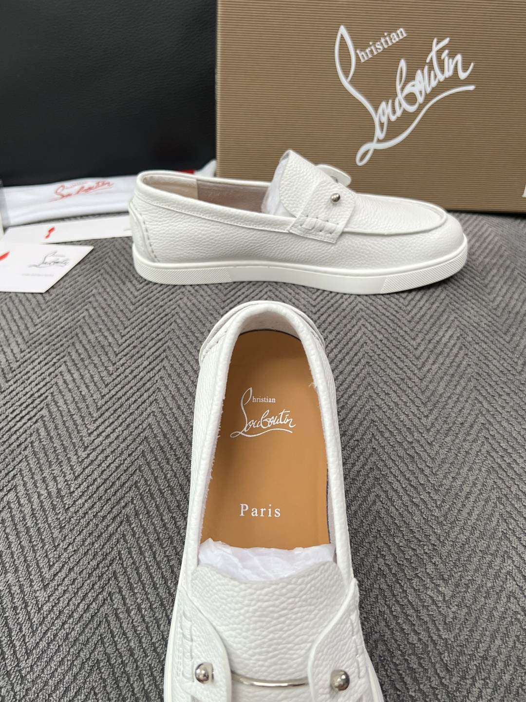 christian louboutin  高品质  顶级工艺品  CL红底  专柜同步原厂配置，意大利进口牛皮面料，进口