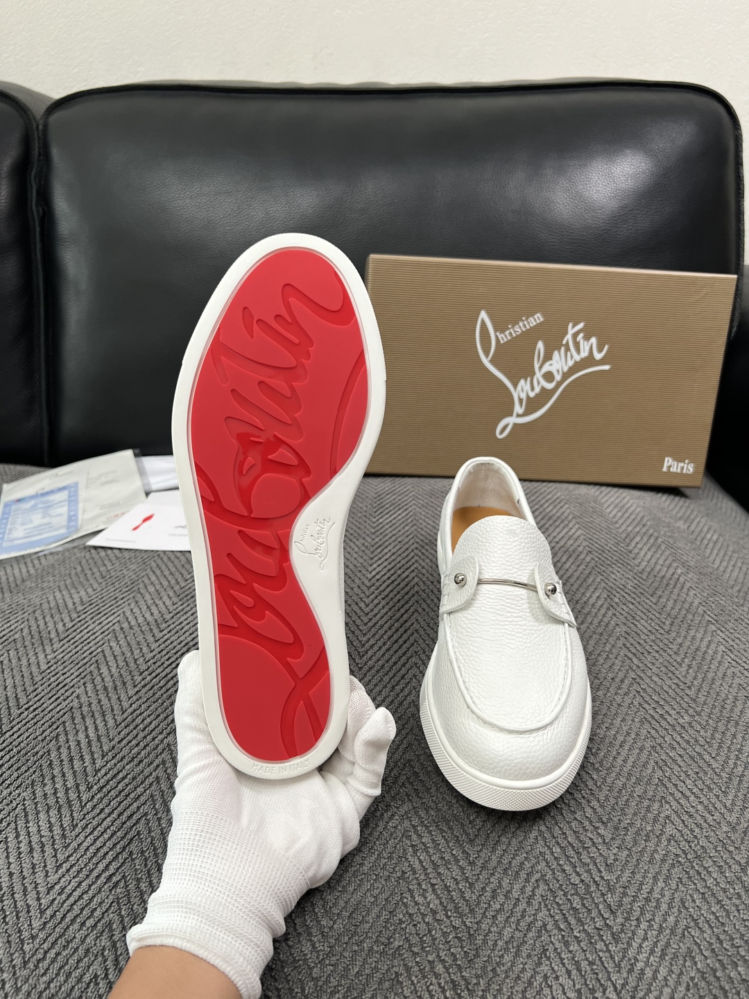 christian louboutin  高品质  顶级工艺品  CL红底  专柜同步原厂配置，意大利进口牛皮面料，进口