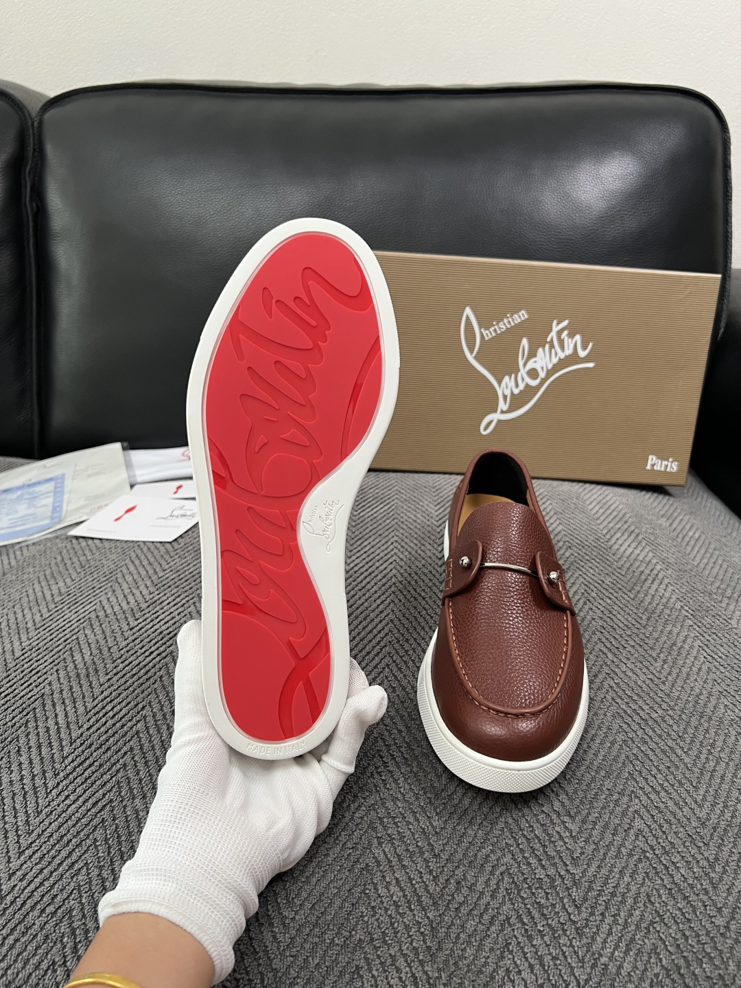 christian louboutin  高品质  顶级工艺品  CL红底  专柜同步原厂配置，意大利进口牛皮面料，进口