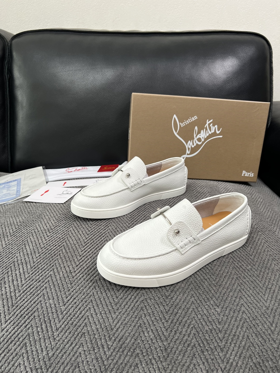 christian louboutin  高品质  顶级工艺品  CL红底  专柜同步原厂配置，意大利进口牛皮面料，进口