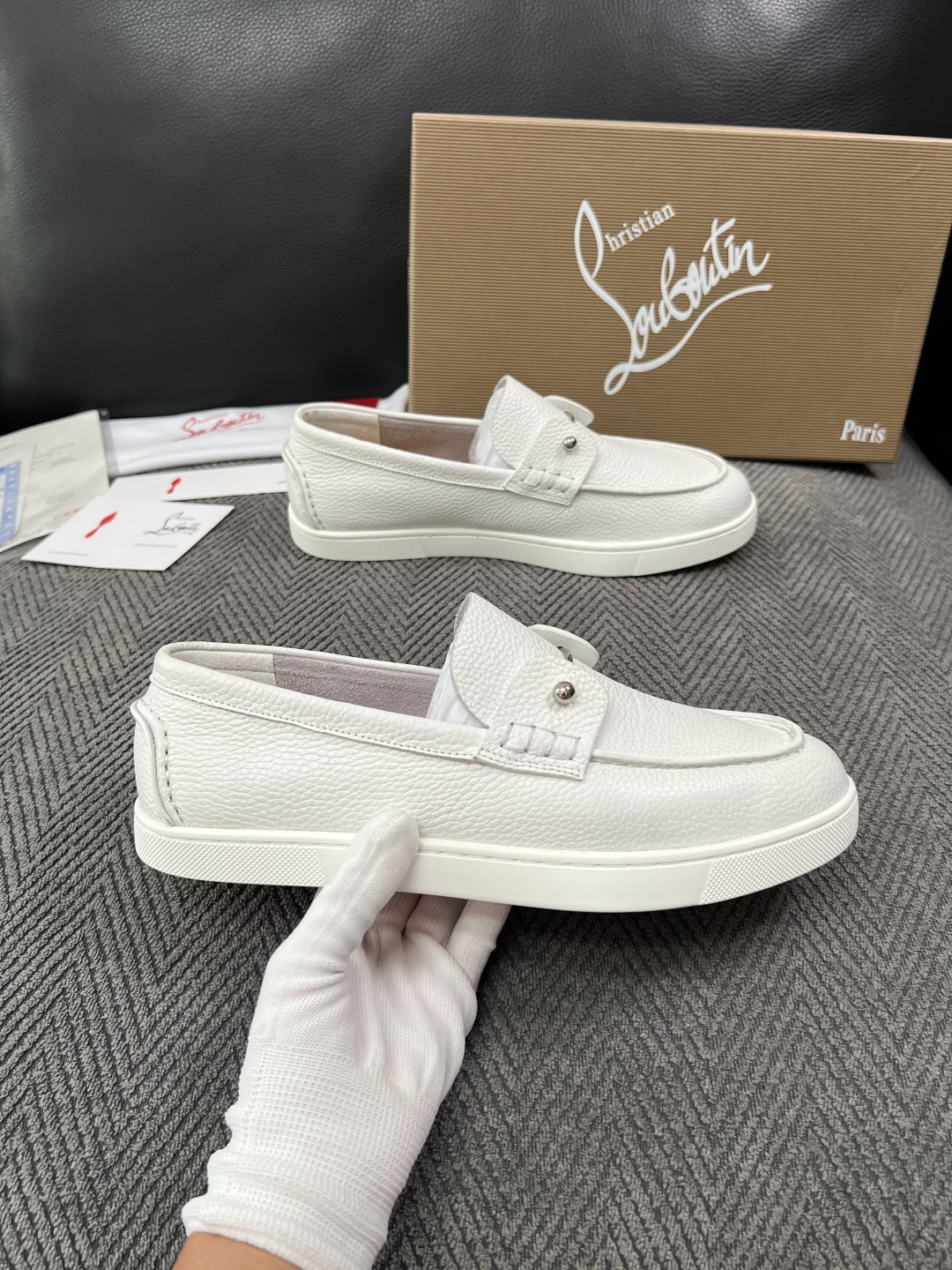 christian louboutin  高品质  顶级工艺品  CL红底  专柜同步原厂配置，意大利进口牛皮面料，进口
