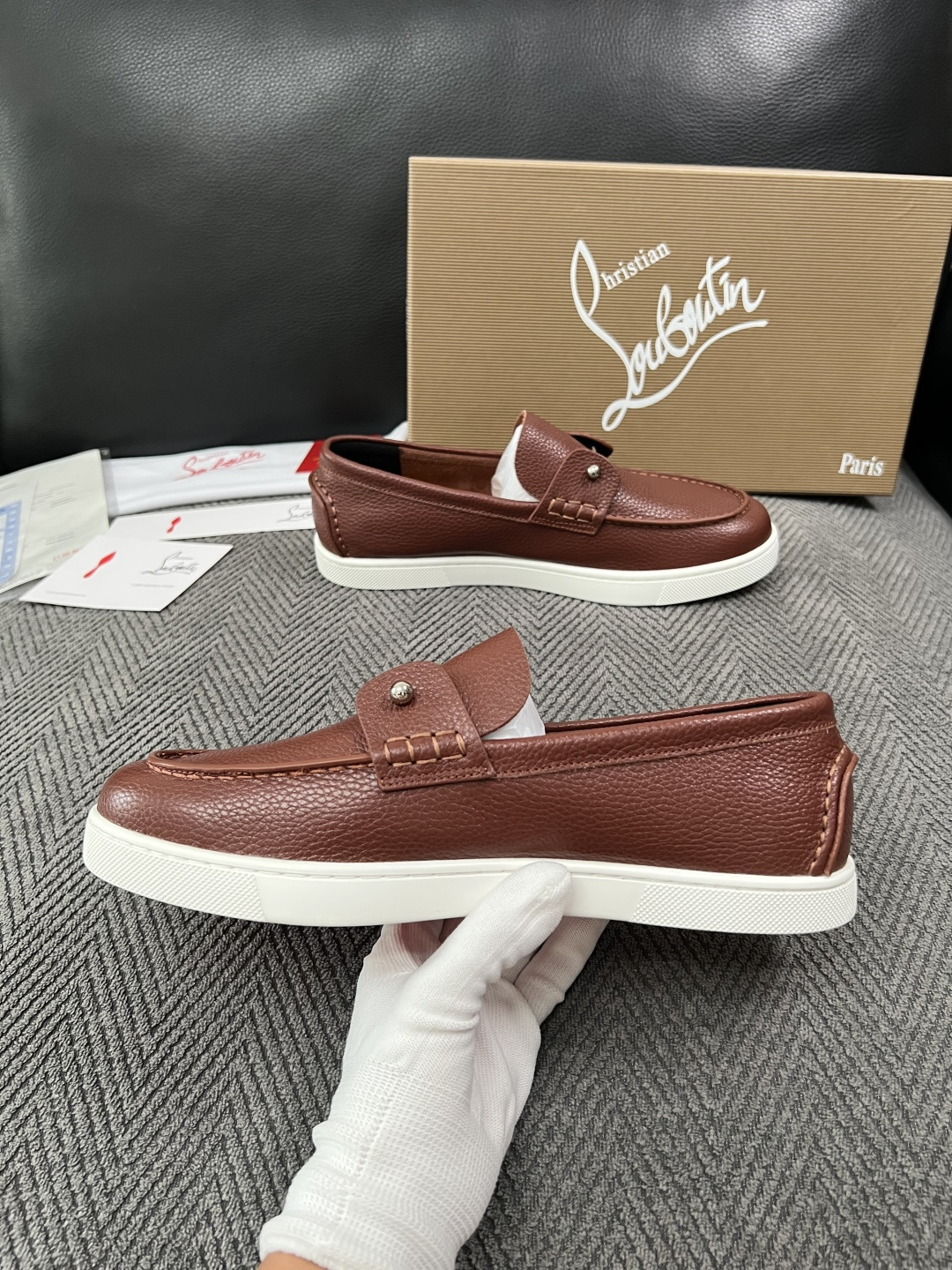 christian louboutin  高品质  顶级工艺品  CL红底  专柜同步原厂配置，意大利进口牛皮面料，进口
