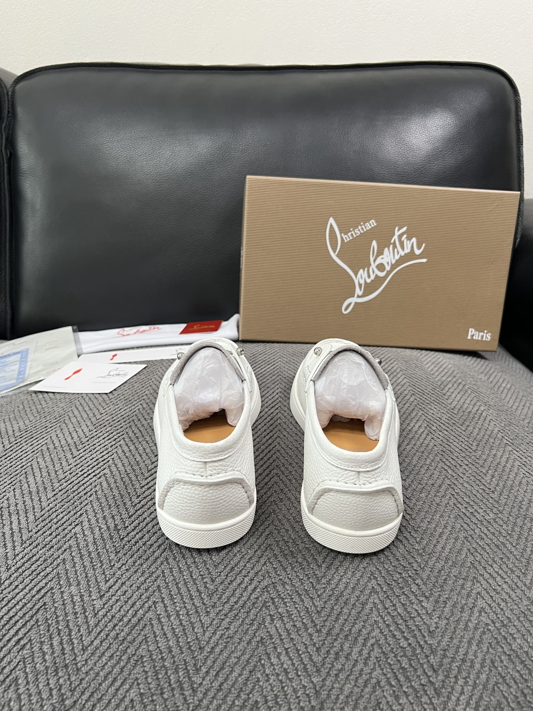 christian louboutin  高品质  顶级工艺品  CL红底  专柜同步原厂配置，意大利进口牛皮面料，进口