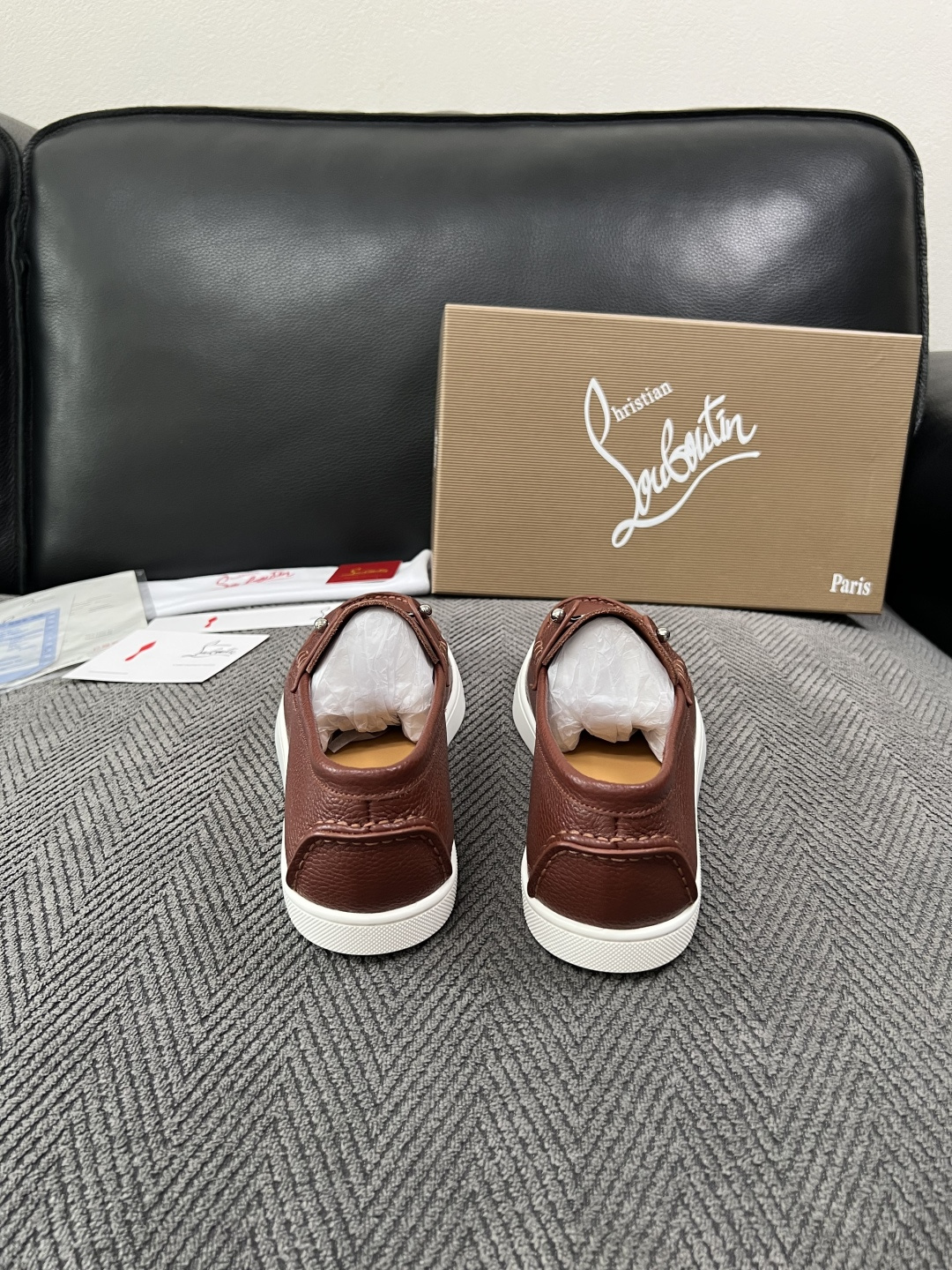 christian louboutin  高品质  顶级工艺品  CL红底  专柜同步原厂配置，意大利进口牛皮面料，进口
