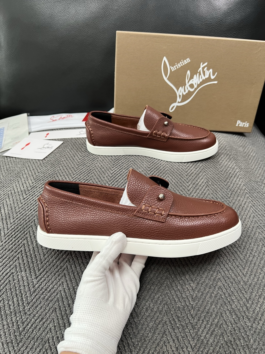 christian louboutin  高品质  顶级工艺品  CL红底  专柜同步原厂配置，意大利进口牛皮面料，进口