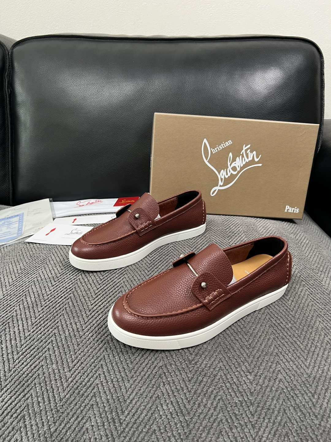christian louboutin  高品质  顶级工艺品  CL红底  专柜同步原厂配置，意大利进口牛皮面料，进口
