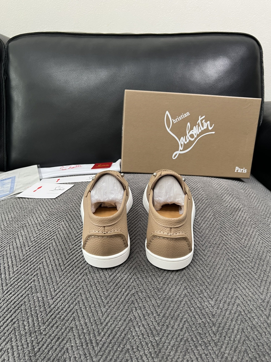 christian louboutin  高品质  顶级工艺品  CL红底  专柜同步原厂配置，意大利进口牛皮面料，进口
