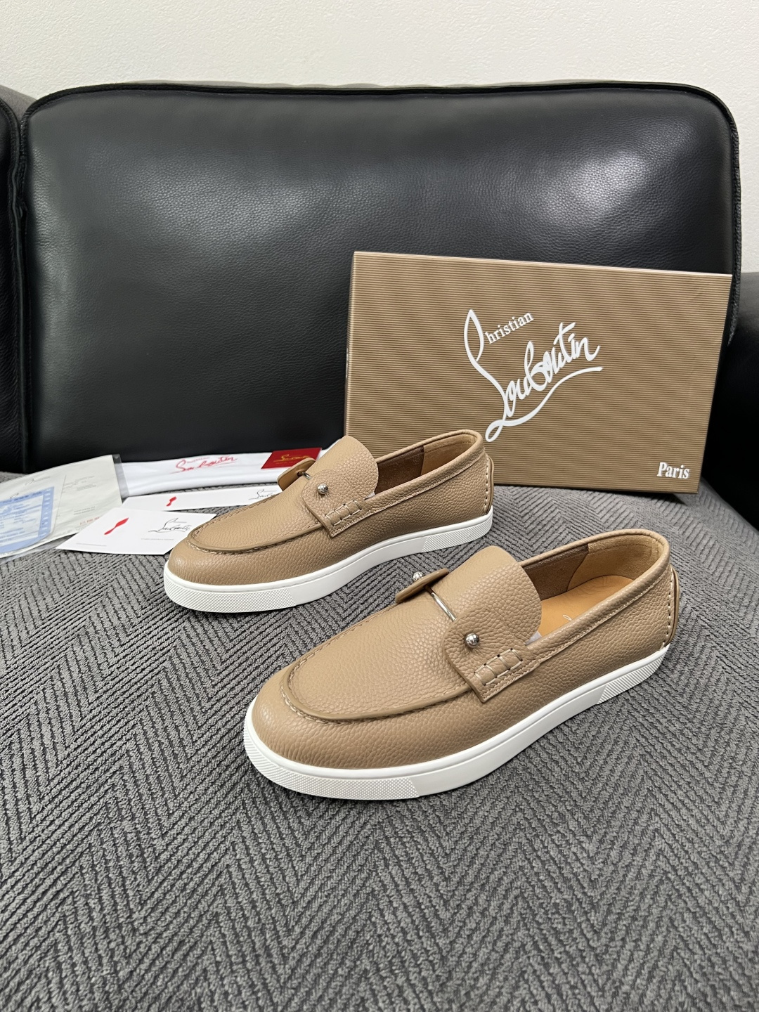 christian louboutin  高品质  顶级工艺品  CL红底  专柜同步原厂配置，意大利进口牛皮面料，进口