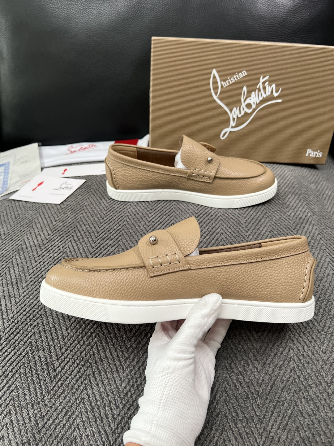 christian louboutin  高品质  顶级工艺品  CL红底  专柜同步原厂配置，意大利进口牛皮面料，进口