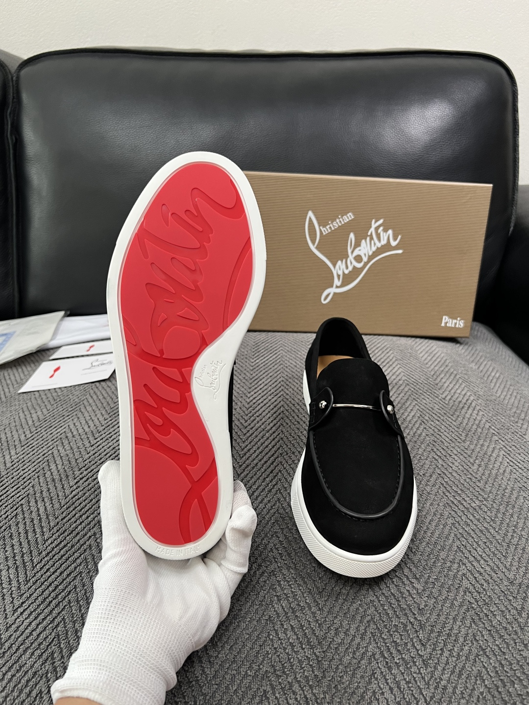 christian louboutin  高品质  顶级工艺品  CL红底  专柜同步原厂配置，意大利进口牛皮面料，进口