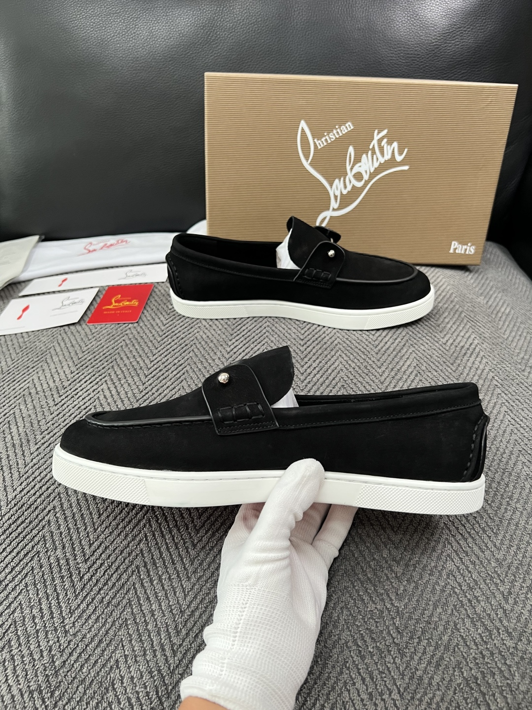 christian louboutin  高品质  顶级工艺品  CL红底  专柜同步原厂配置，意大利进口牛皮面料，进口