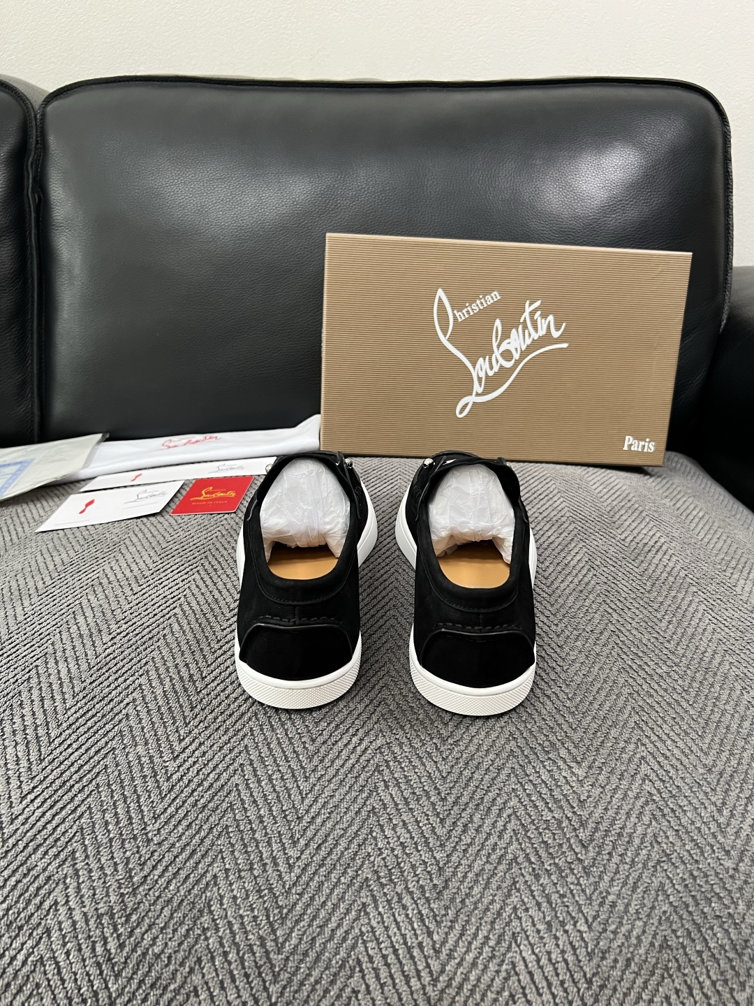 christian louboutin  高品质  顶级工艺品  CL红底  专柜同步原厂配置，意大利进口牛皮面料，进口