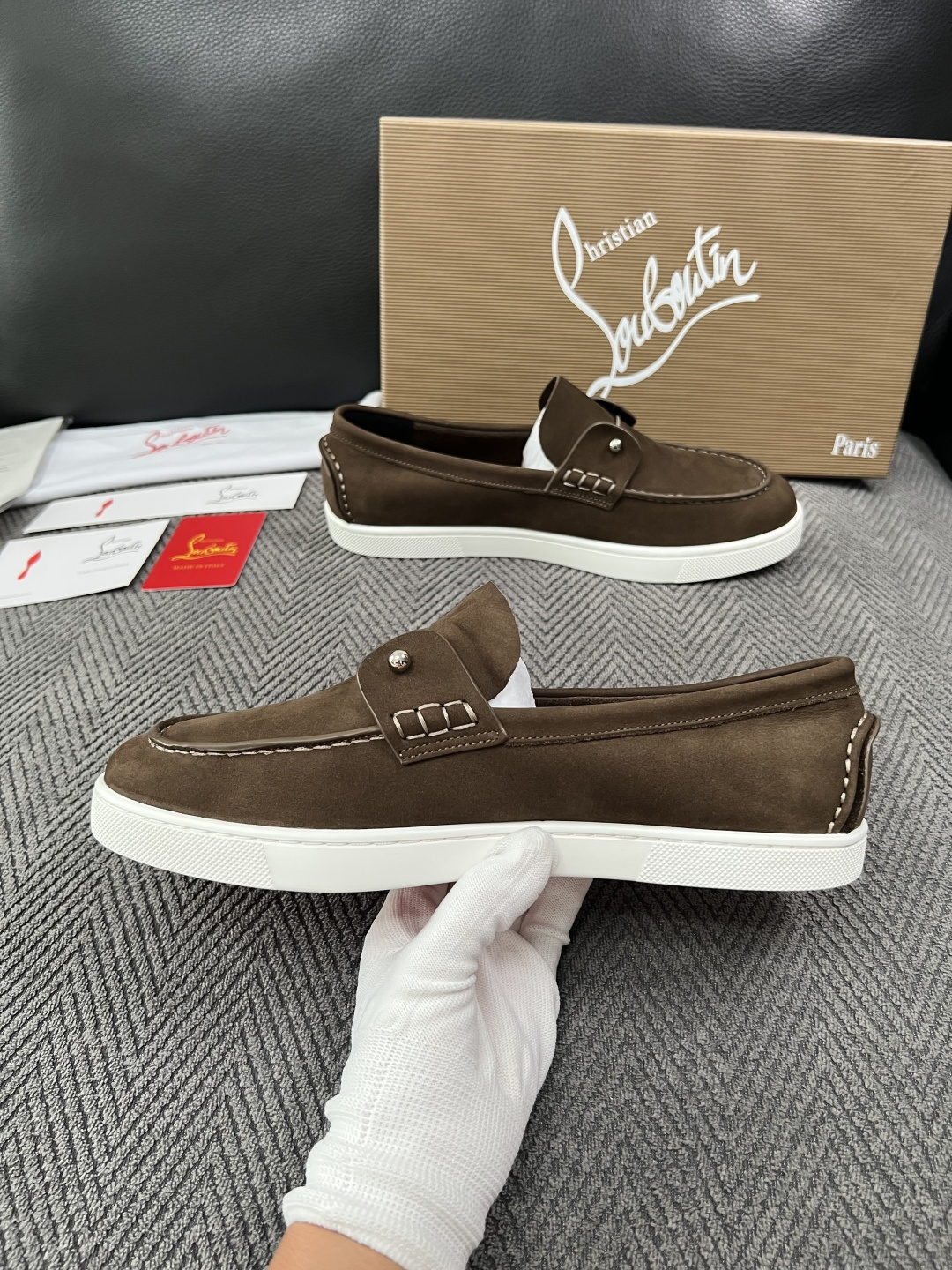 christian louboutin  高品质  顶级工艺品  CL红底  专柜同步原厂配置，意大利进口牛皮面料，进口