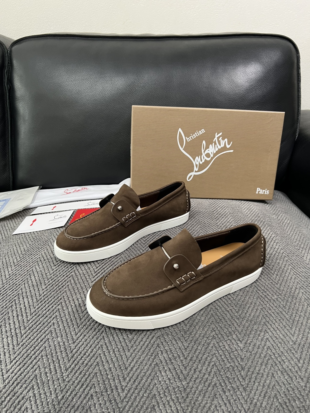 christian louboutin  高品质  顶级工艺品  CL红底  专柜同步原厂配置，意大利进口牛皮面料，进口