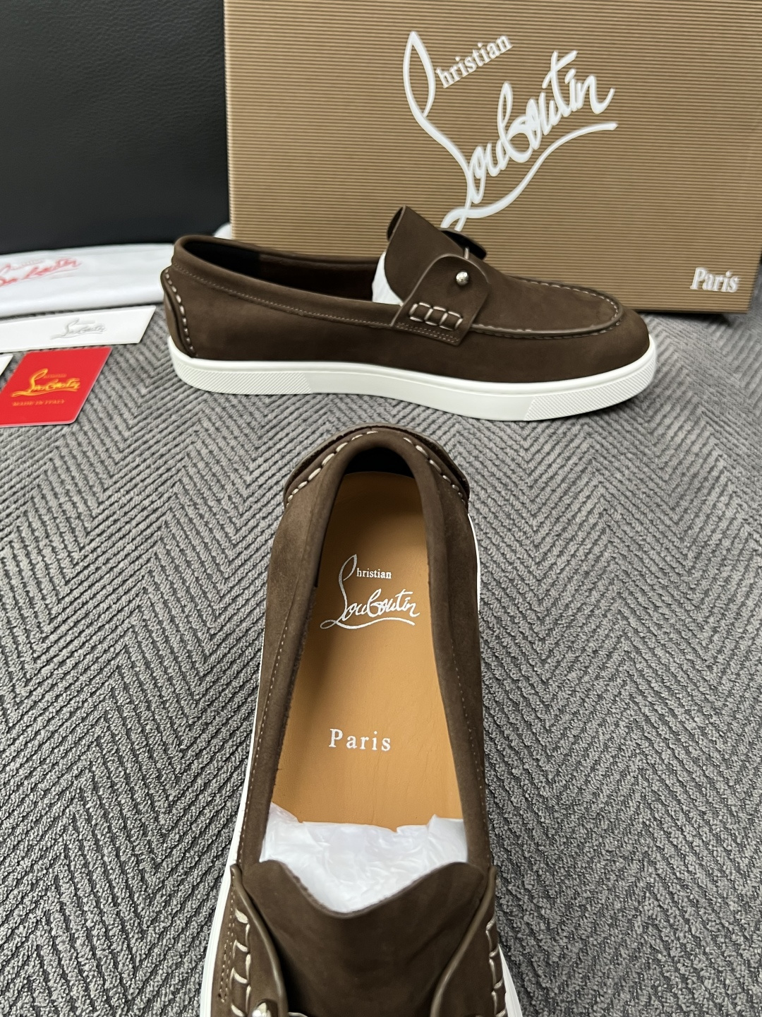 christian louboutin  高品质  顶级工艺品  CL红底  专柜同步原厂配置，意大利进口牛皮面料，进口