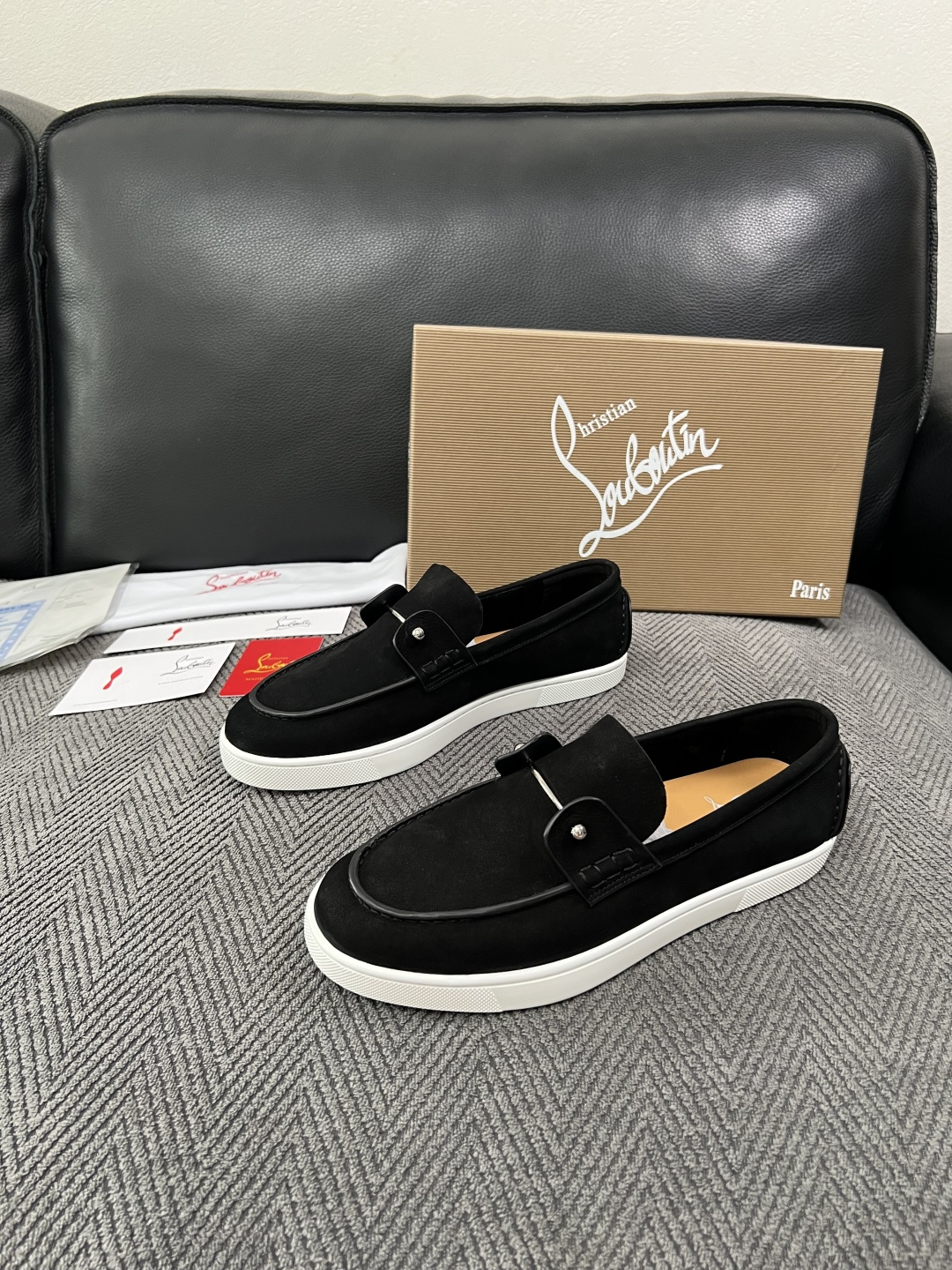 christian louboutin  高品质  顶级工艺品  CL红底  专柜同步原厂配置，意大利进口牛皮面料，进口