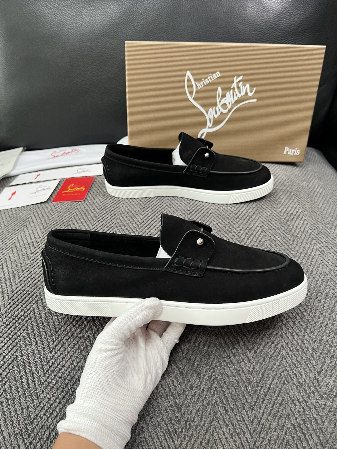christian louboutin  高品质  顶级工艺品  CL红底  专柜同步原厂配置，意大利进口牛皮面料，进口