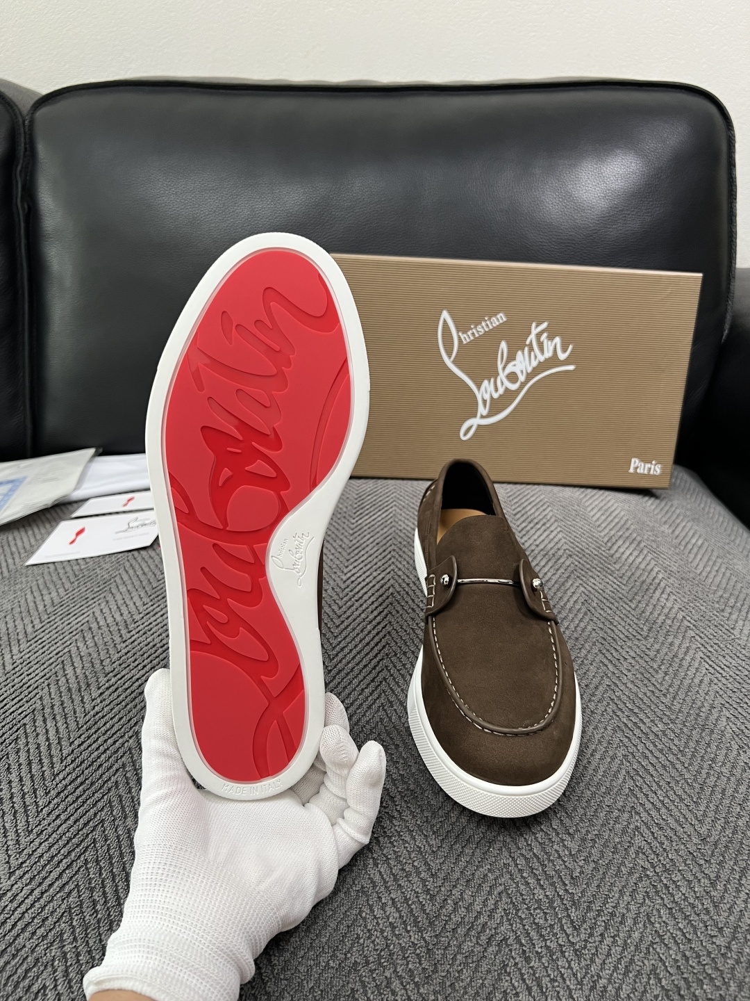 christian louboutin  高品质  顶级工艺品  CL红底  专柜同步原厂配置，意大利进口牛皮面料，进口