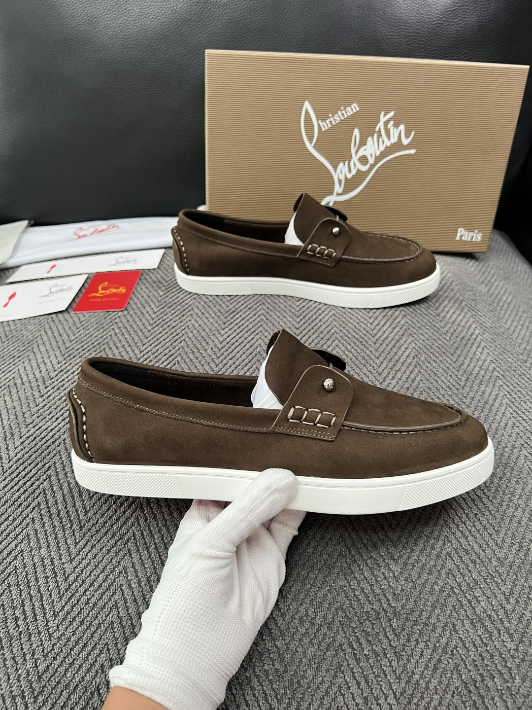 christian louboutin  高品质  顶级工艺品  CL红底  专柜同步原厂配置，意大利进口牛皮面料，进口