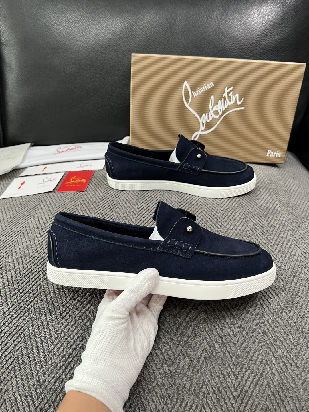 christian louboutin  高品质  顶级工艺品  CL红底  专柜同步原厂配置，意大利进口牛皮面料，进口