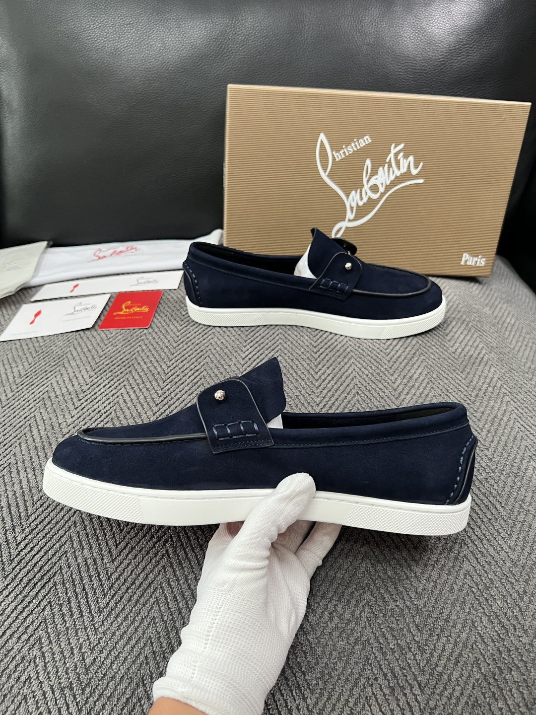 christian louboutin  高品质  顶级工艺品  CL红底  专柜同步原厂配置，意大利进口牛皮面料，进口