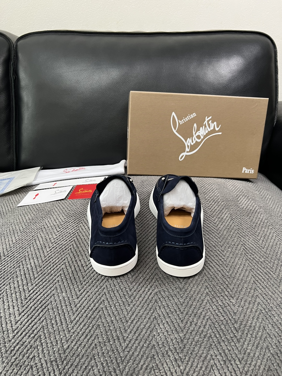 christian louboutin  高品质  顶级工艺品  CL红底  专柜同步原厂配置，意大利进口牛皮面料，进口
