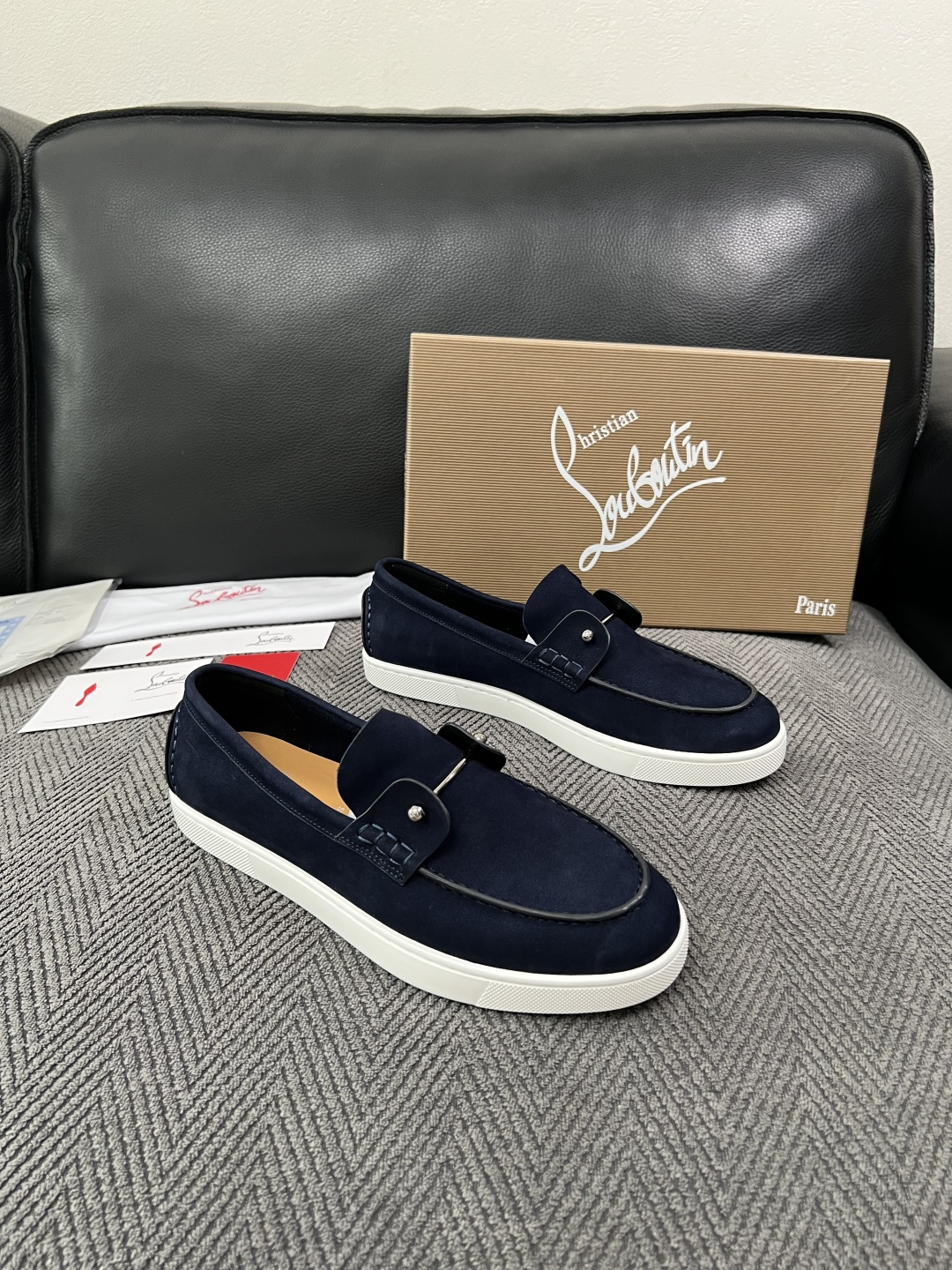 christian louboutin  高品质  顶级工艺品  CL红底  专柜同步原厂配置，意大利进口牛皮面料，进口