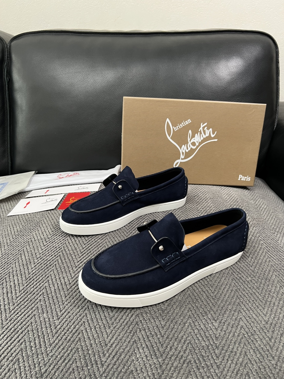 christian louboutin  高品质  顶级工艺品  CL红底  专柜同步原厂配置，意大利进口牛皮面料，进口