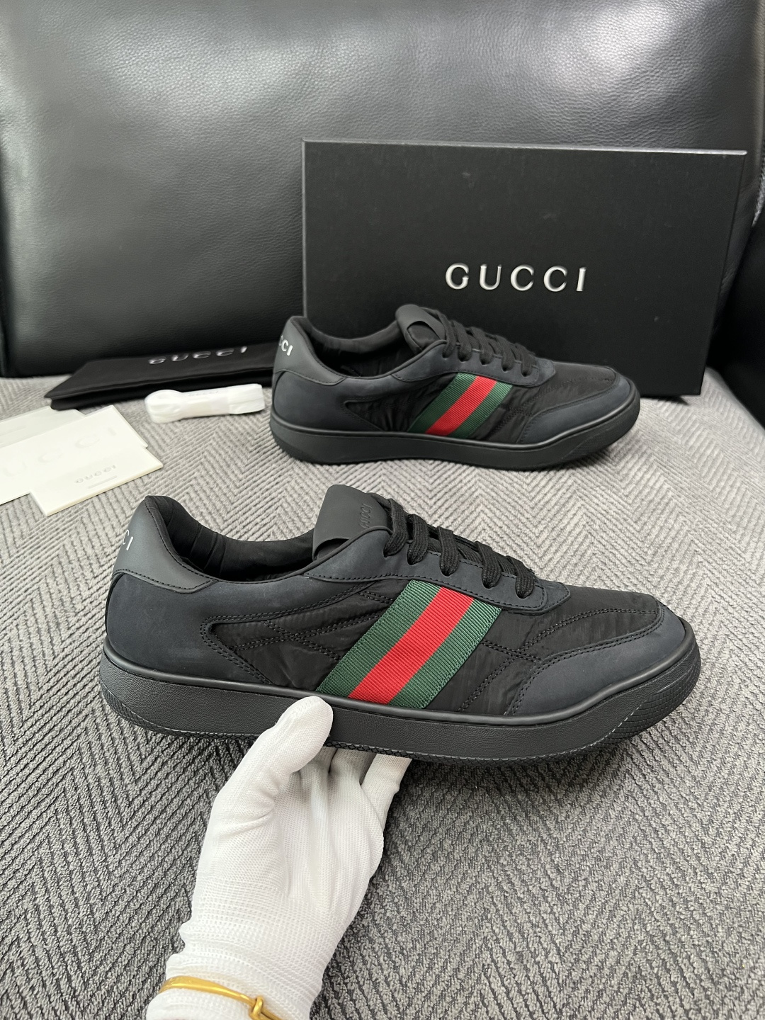 Gucci  高品质  顶级工艺品  古奇 专柜新款，原厂配置意大利进口牛皮  进口牛皮内里垫，透气舒适，鞋底：原厂特供