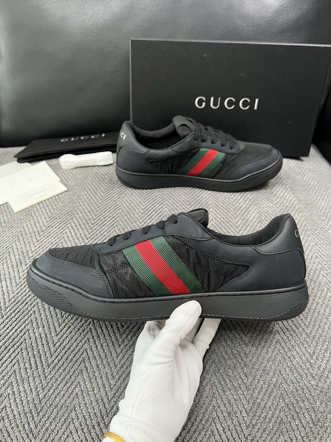 Gucci  高品质  顶级工艺品  古奇 专柜新款，原厂配置意大利进口牛皮  进口牛皮内里垫，透气舒适，鞋底：原厂特供