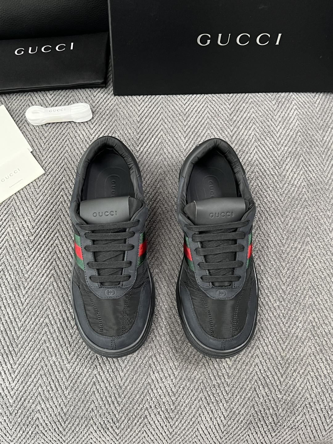 Gucci  高品质  顶级工艺品  古奇 专柜新款，原厂配置意大利进口牛皮  进口牛皮内里垫，透气舒适，鞋底：原厂特供