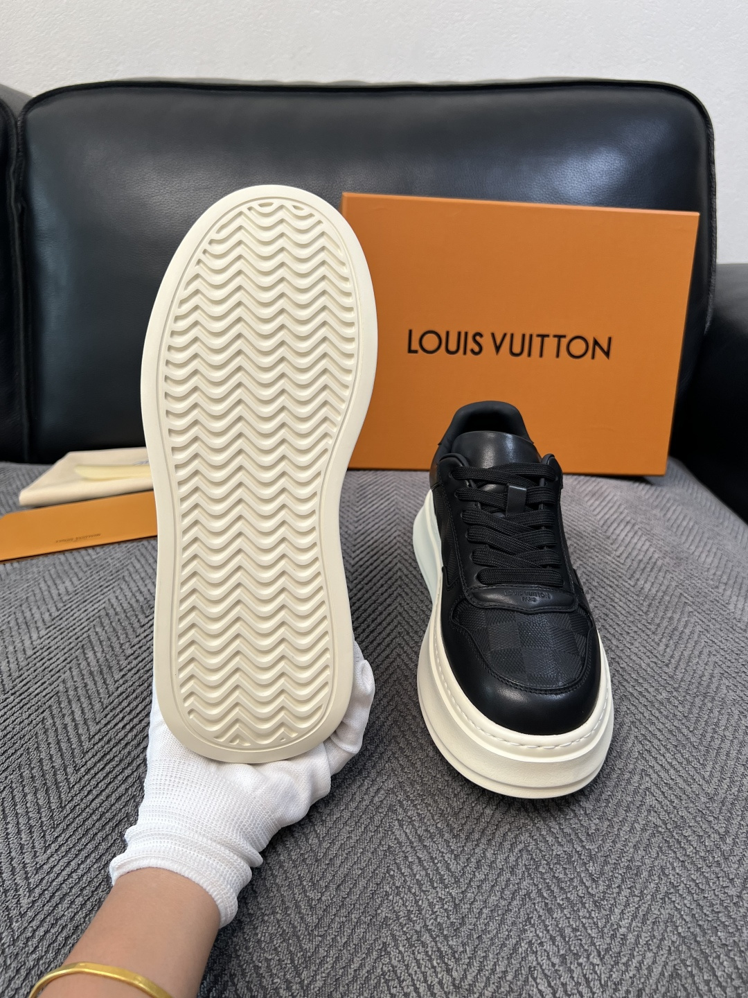 Lv  高品质  顶级工艺品  路易威登，运动板鞋专柜同步，鞋面意大利进口，高品质拼接缤纷色彩复杂工艺品，进口网布里垫柔