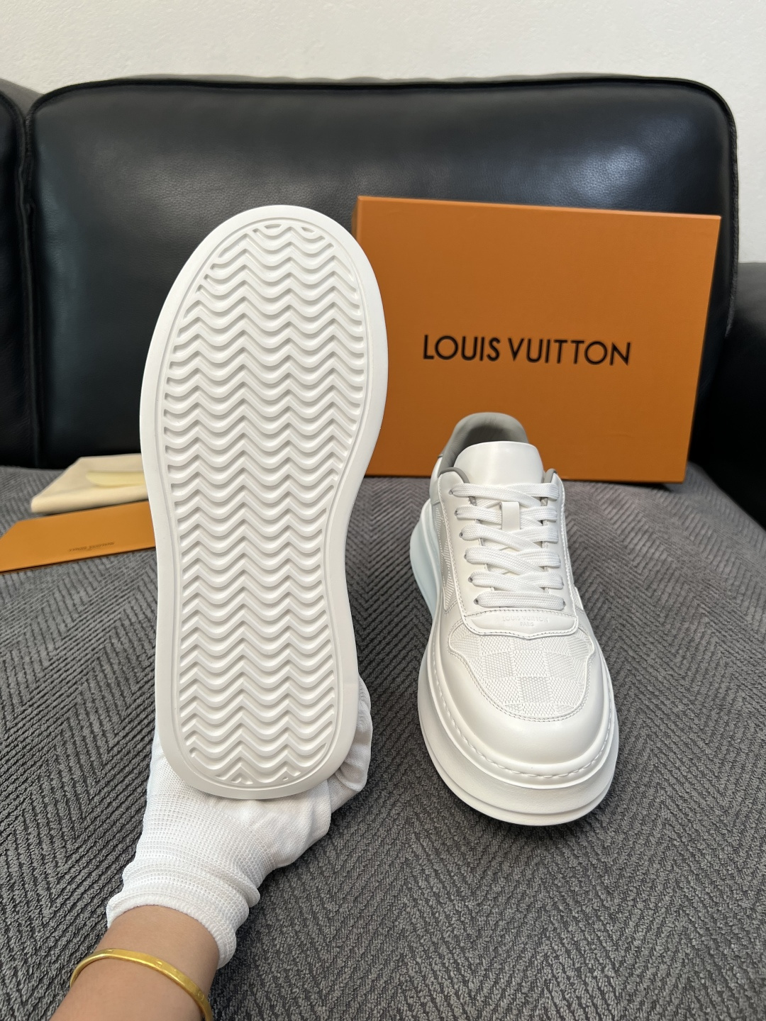 Lv  高品质  顶级工艺品  路易威登，运动板鞋专柜同步，鞋面意大利进口，高品质拼接缤纷色彩复杂工艺品，进口网布里垫柔