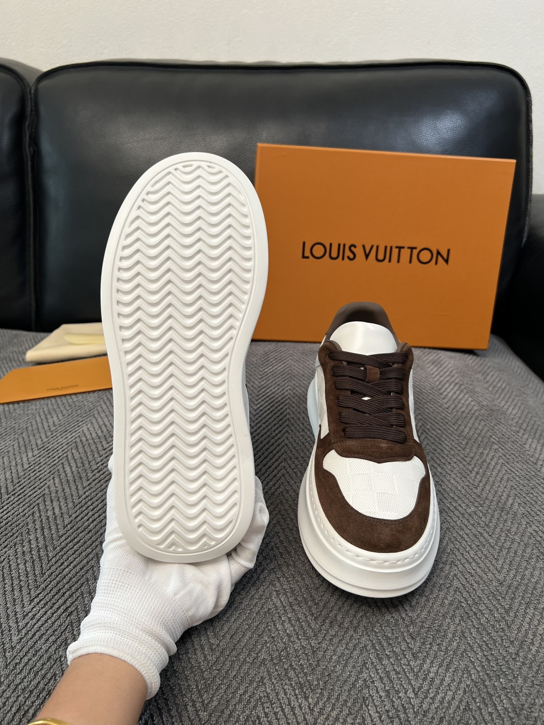 Lv  高品质  顶级工艺品  路易威登，运动板鞋专柜同步，鞋面意大利进口，高品质拼接缤纷色彩复杂工艺品，进口网布里垫柔