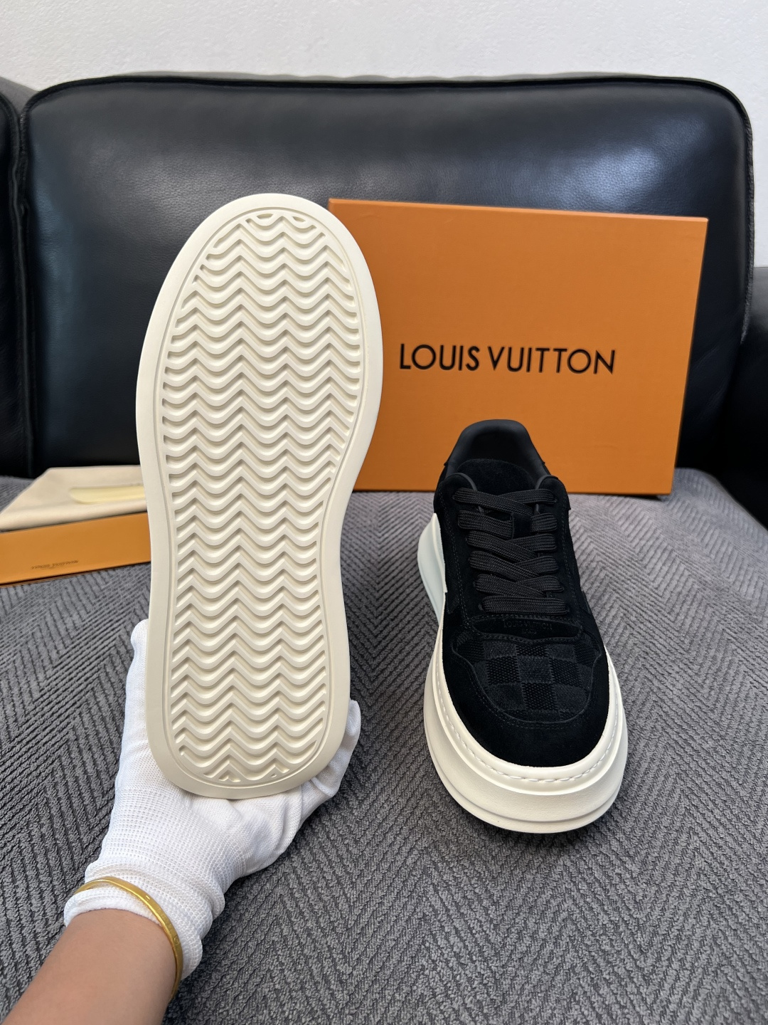 Lv  高品质  顶级工艺品  路易威登，运动板鞋专柜同步，鞋面意大利进口，高品质拼接缤纷色彩复杂工艺品，进口网布里垫柔