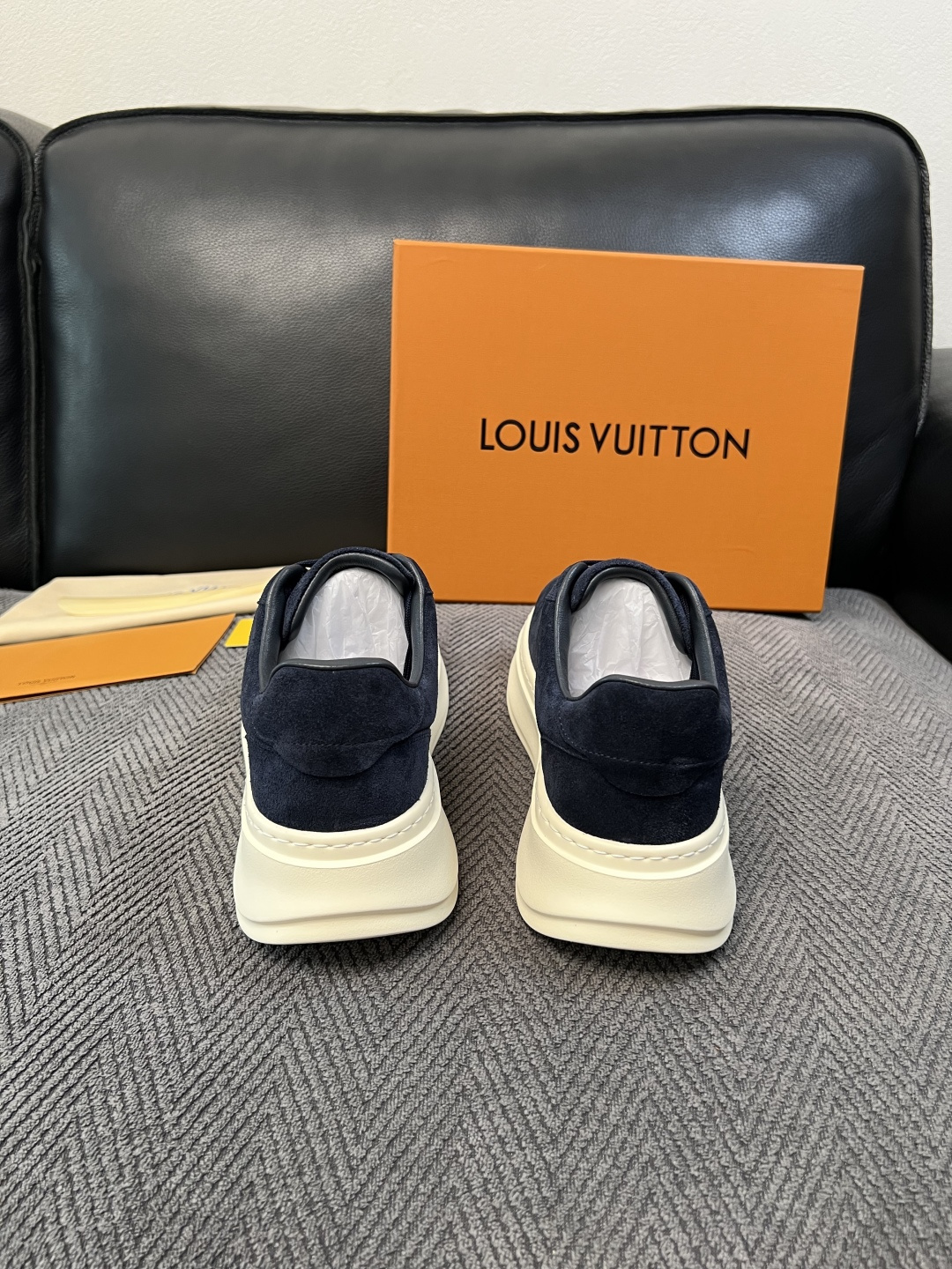 Lv  高品质  顶级工艺品  路易威登，运动板鞋专柜同步，鞋面意大利进口，高品质拼接缤纷色彩复杂工艺品，进口网布里垫柔
