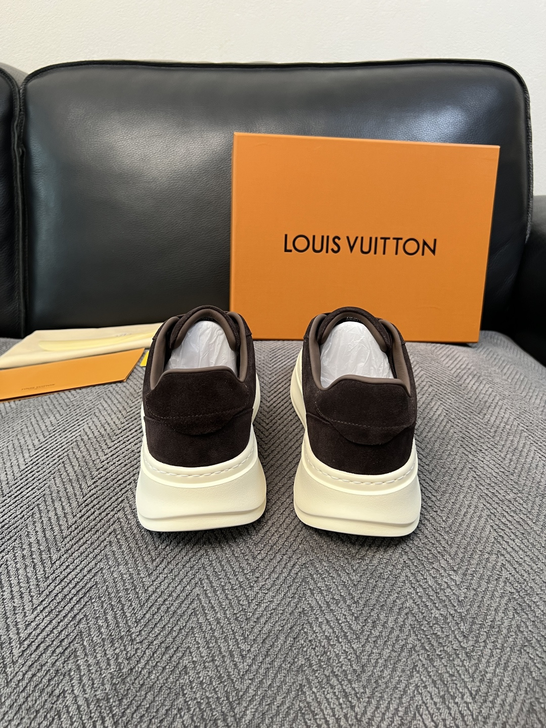 Lv  高品质  顶级工艺品  路易威登，运动板鞋专柜同步，鞋面意大利进口，高品质拼接缤纷色彩复杂工艺品，进口网布里垫柔