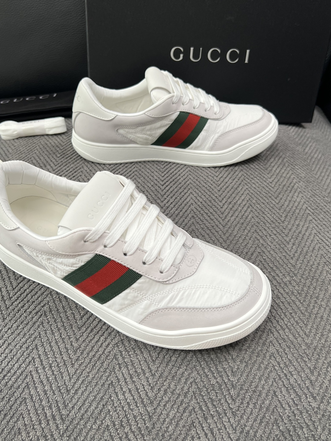 Gucci  高品质  顶级工艺品  古奇 专柜新款，原厂配置意大利进口牛皮  进口牛皮内里垫，透气舒适，鞋底：原厂特供